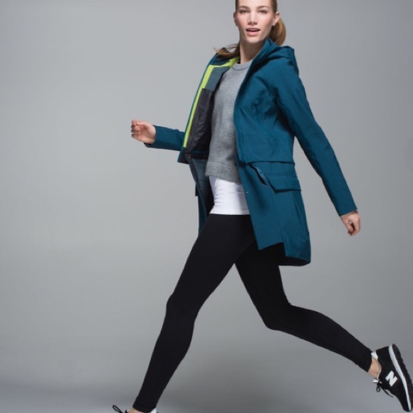 NWOT Rare Lululemon Rain Or Shine Jacket - Picture 2 of 7